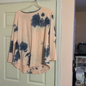 Active livi long sleeve shirt with split back.